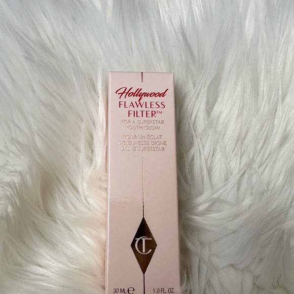 Charlotte Tilbury
Hollywood Flawless Filter - Picture 4 of 8